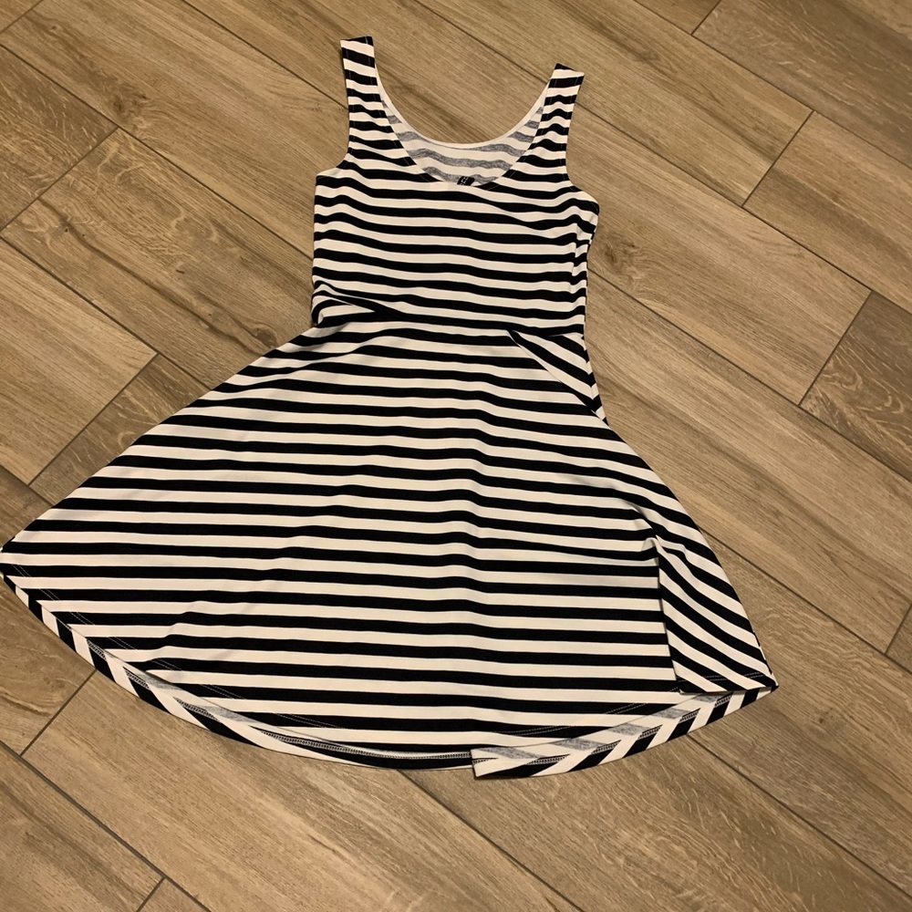 Like New H&M DIVIDED Skater dress